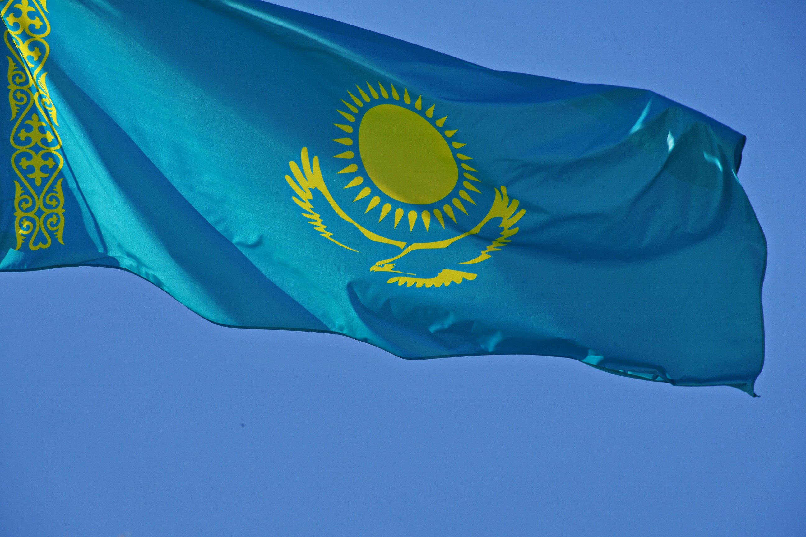 Казахстан флаг на улице