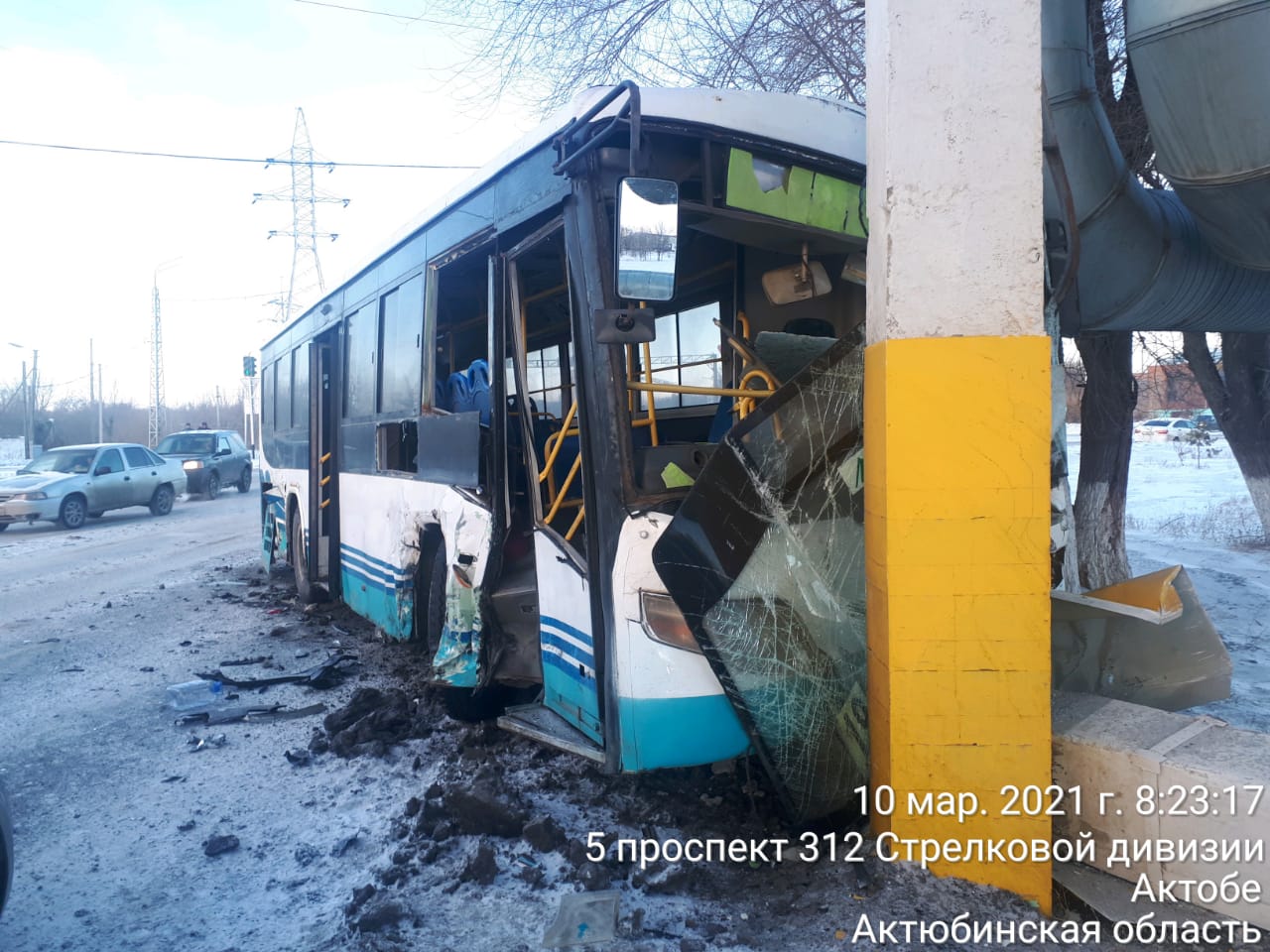 Автобуса актюбинске. Автобус. ДТП С участием автобуса. Актобе 2018 автобус авария.